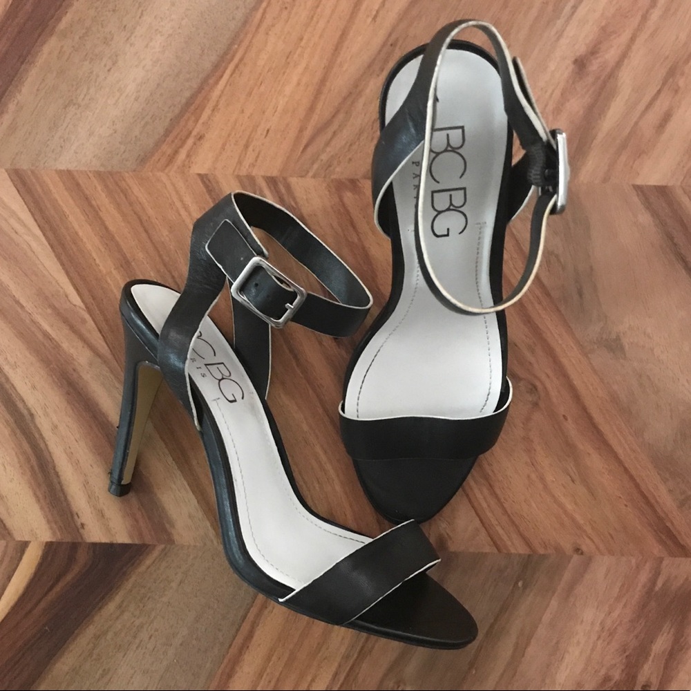 BCBG Paris Heeled Sandal in Black with White Trim